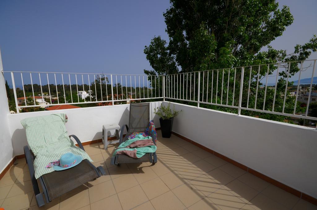 Renos Apartments Polis Esterno foto