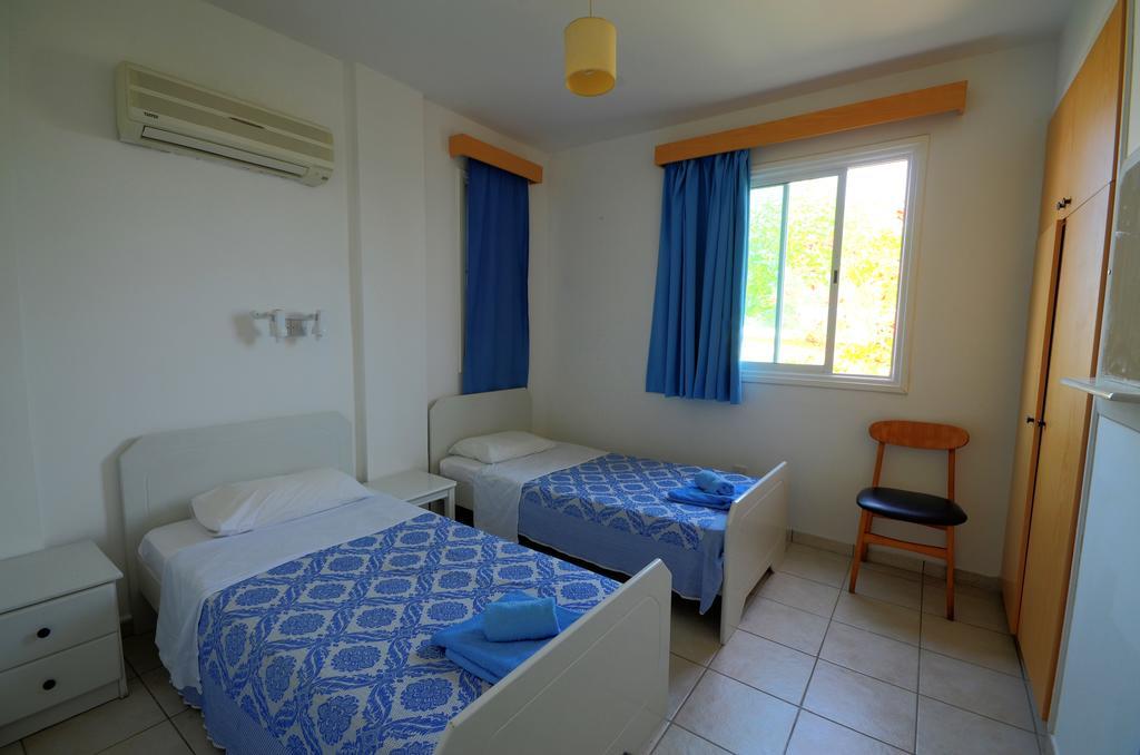 Renos Apartments Polis Esterno foto