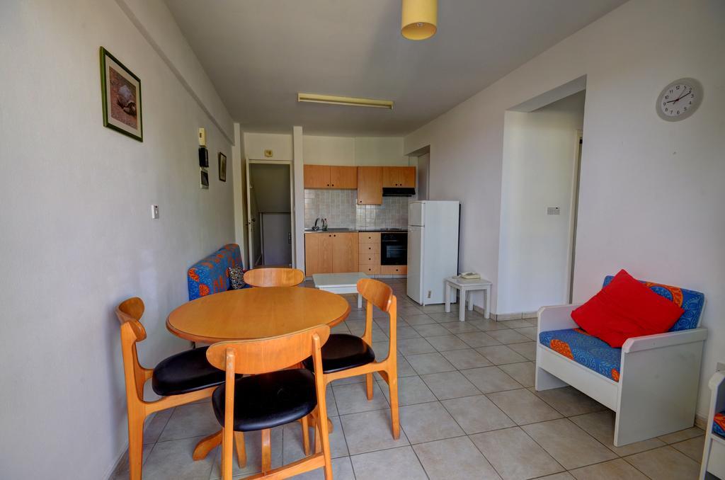 Renos Apartments Polis Esterno foto