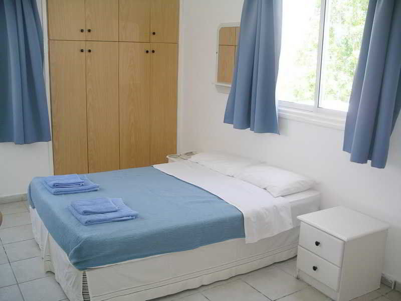 Renos Apartments Polis Esterno foto