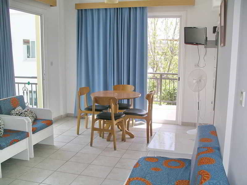 Renos Apartments Polis Esterno foto